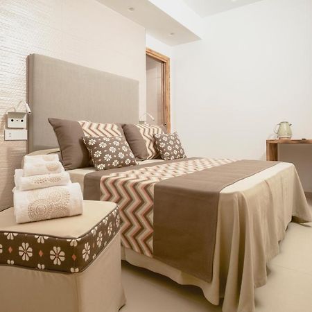 Assaje' Luxury Rooms サンタ・テレーザ・ガッルーラ エクステリア 写真