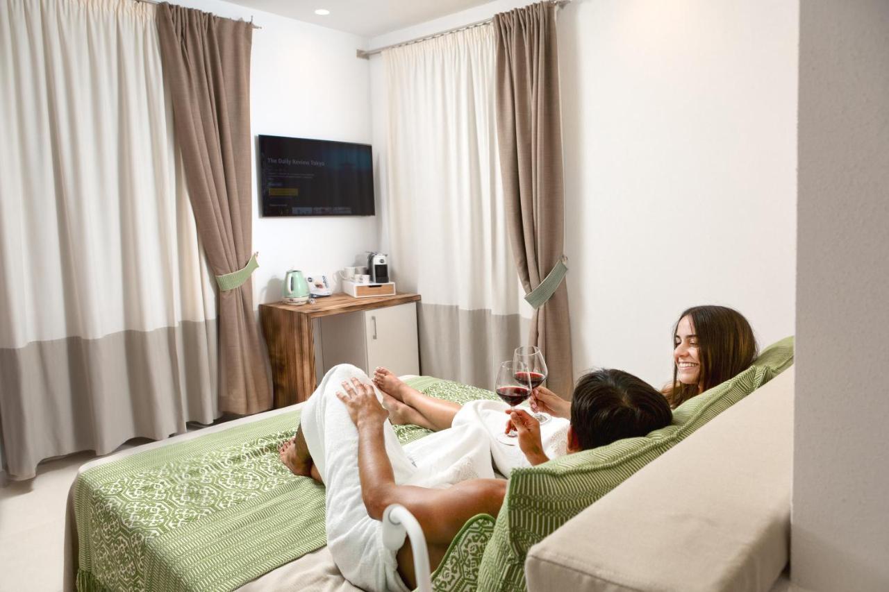 Assaje' Luxury Rooms サンタ・テレーザ・ガッルーラ エクステリア 写真